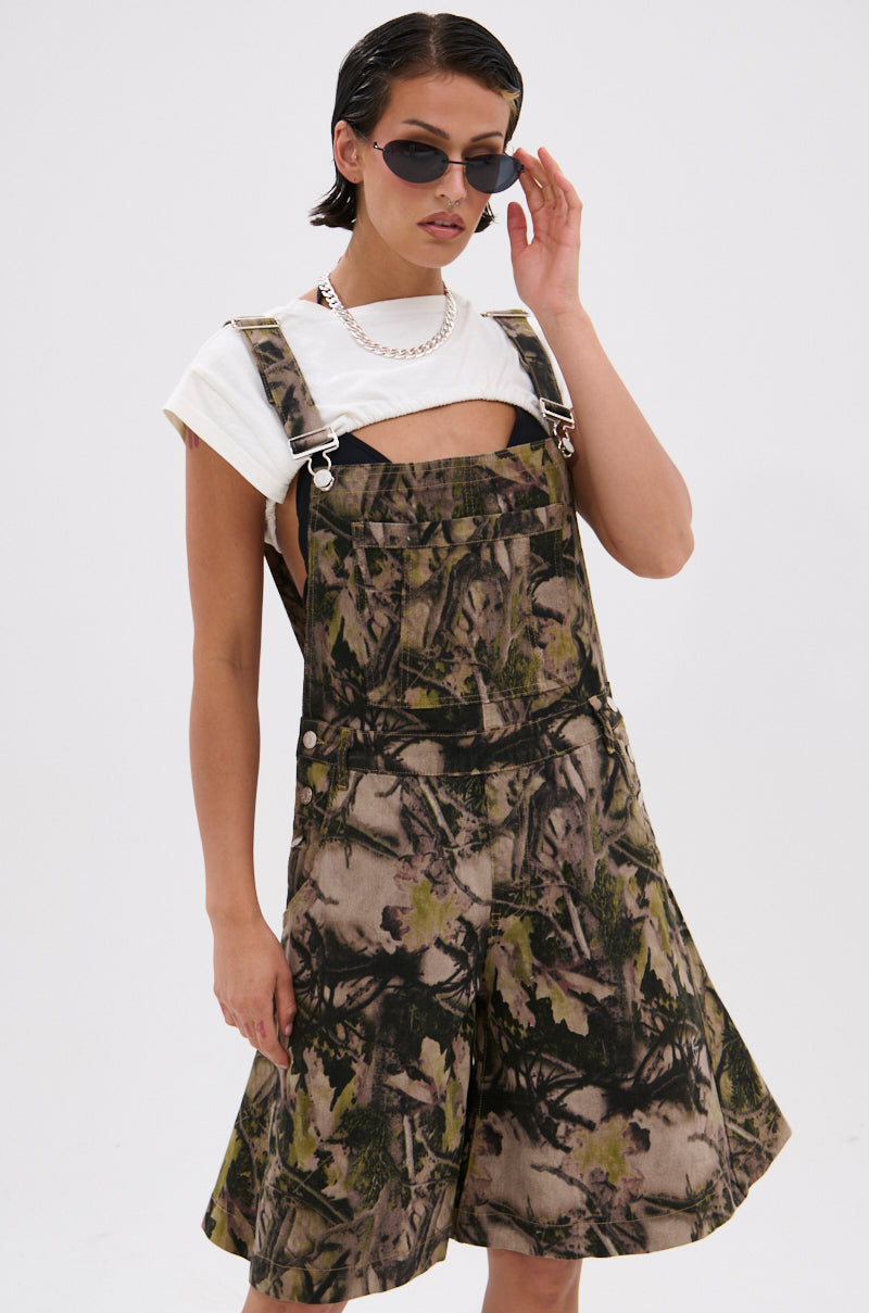 CARMINE CAMO OVERSIZED OVERALL SHORTS