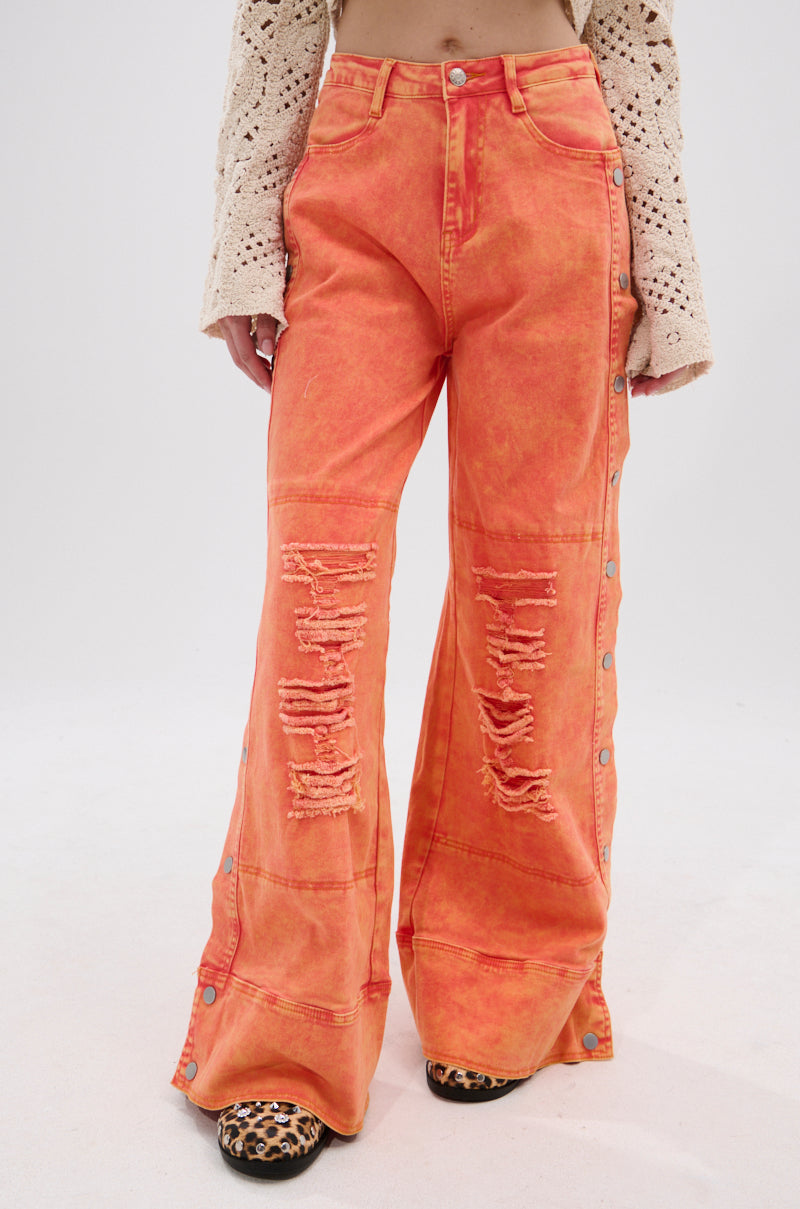 ABOVE AVERAGE DISTRESSED SIDE SNAP JEANS