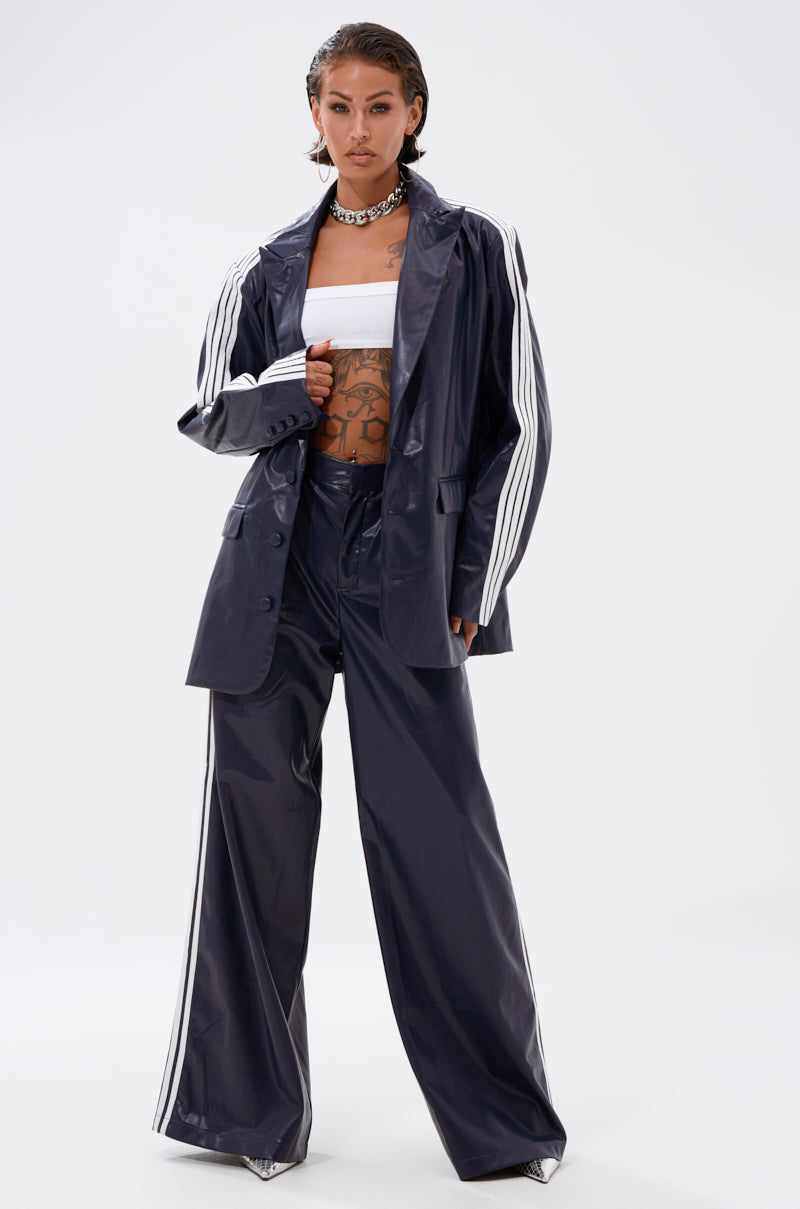 DAYTIME LOVIN OVERSIZED BLAZER IN NAVY
