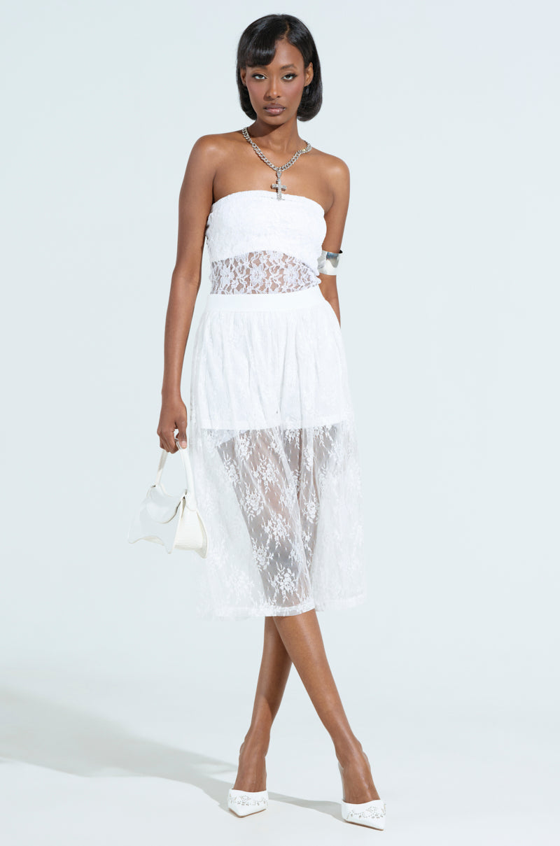 KELLY LACE SHORT