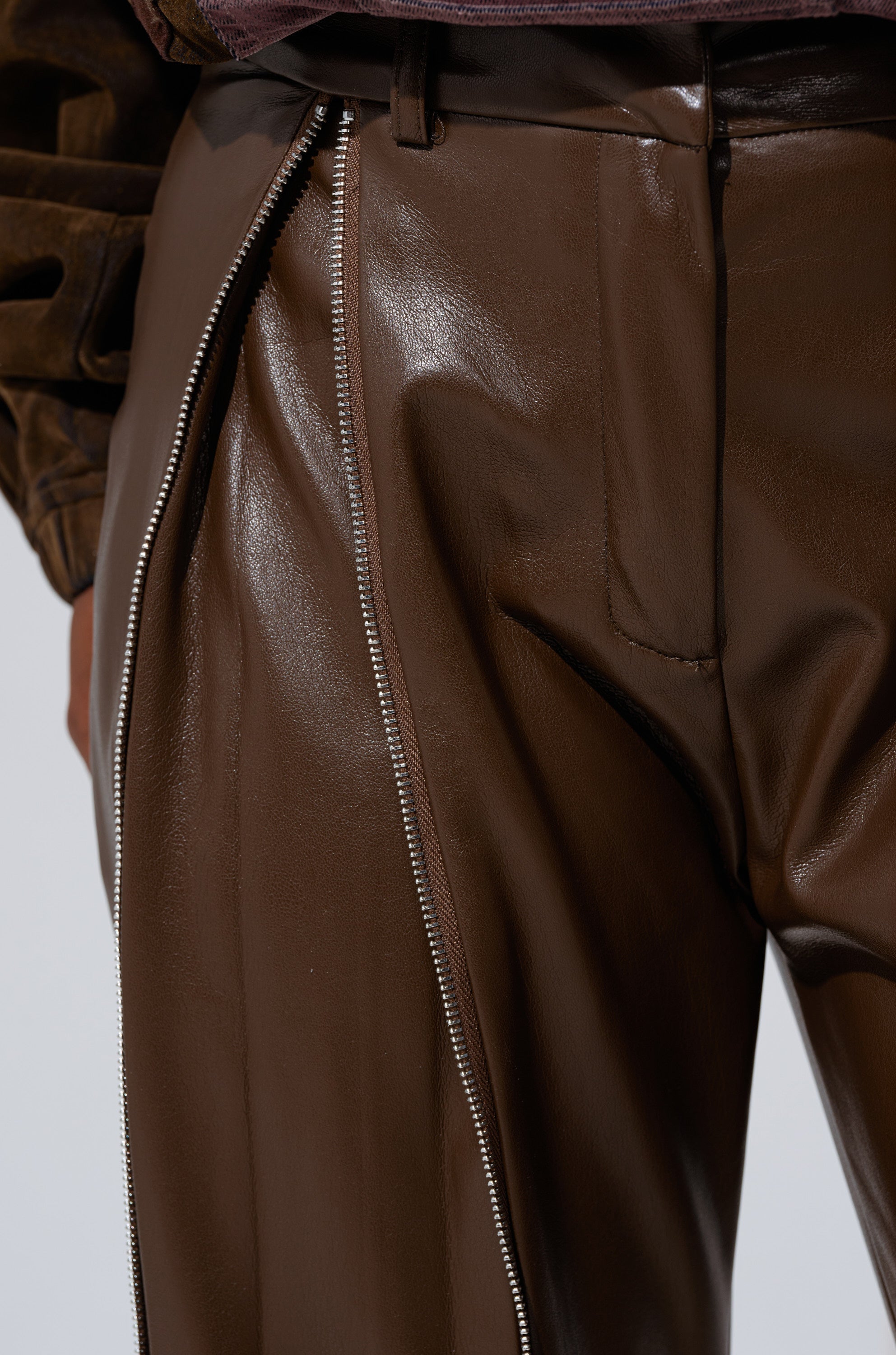 FEELING THE VIBES FAUX LEATHER LEGGING