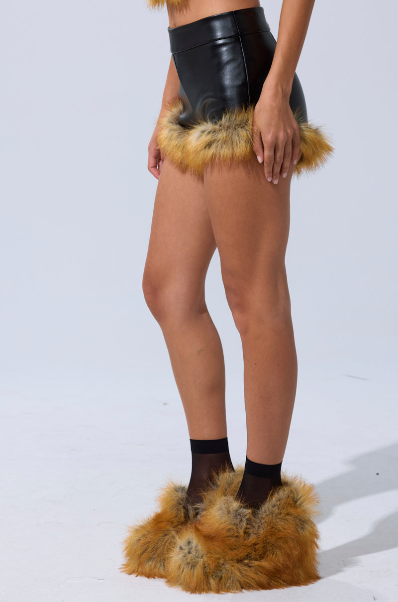 DONT TOUCH SHORT WITH FUR TRIM