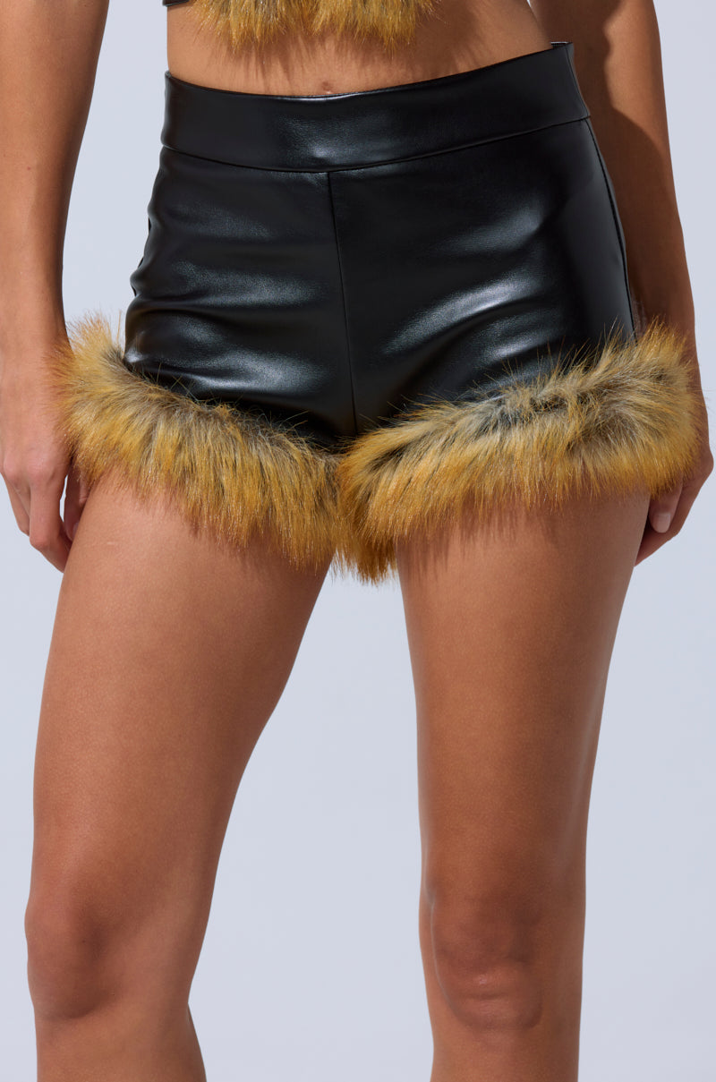 DONT TOUCH SHORT WITH FUR TRIM
