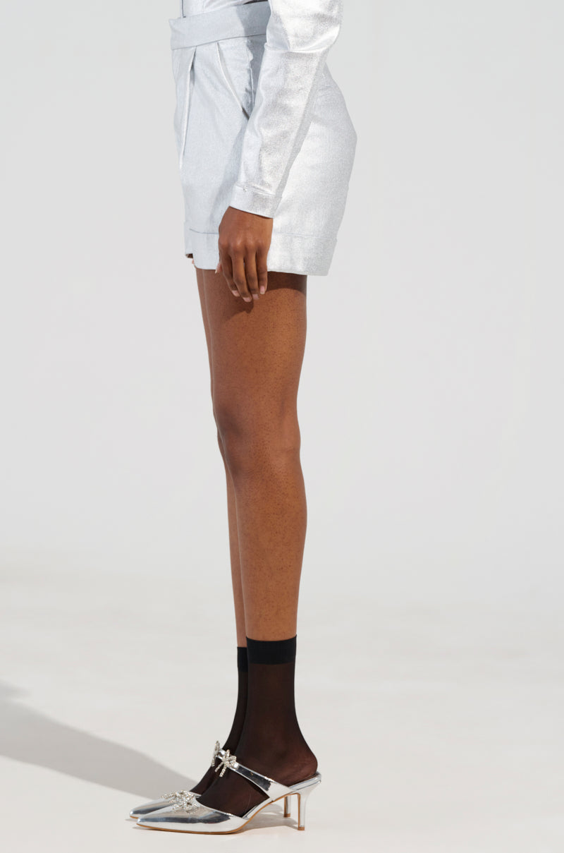MISS INDEPENDENT METALLIC SHORT IN SILVER