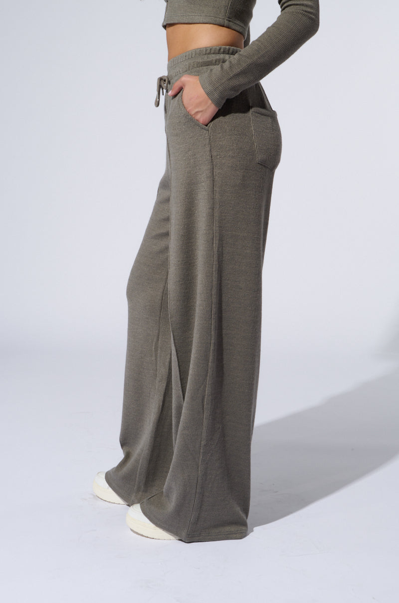 EYES ON ME WIDE LEG SWEAT PANT IN GREY
