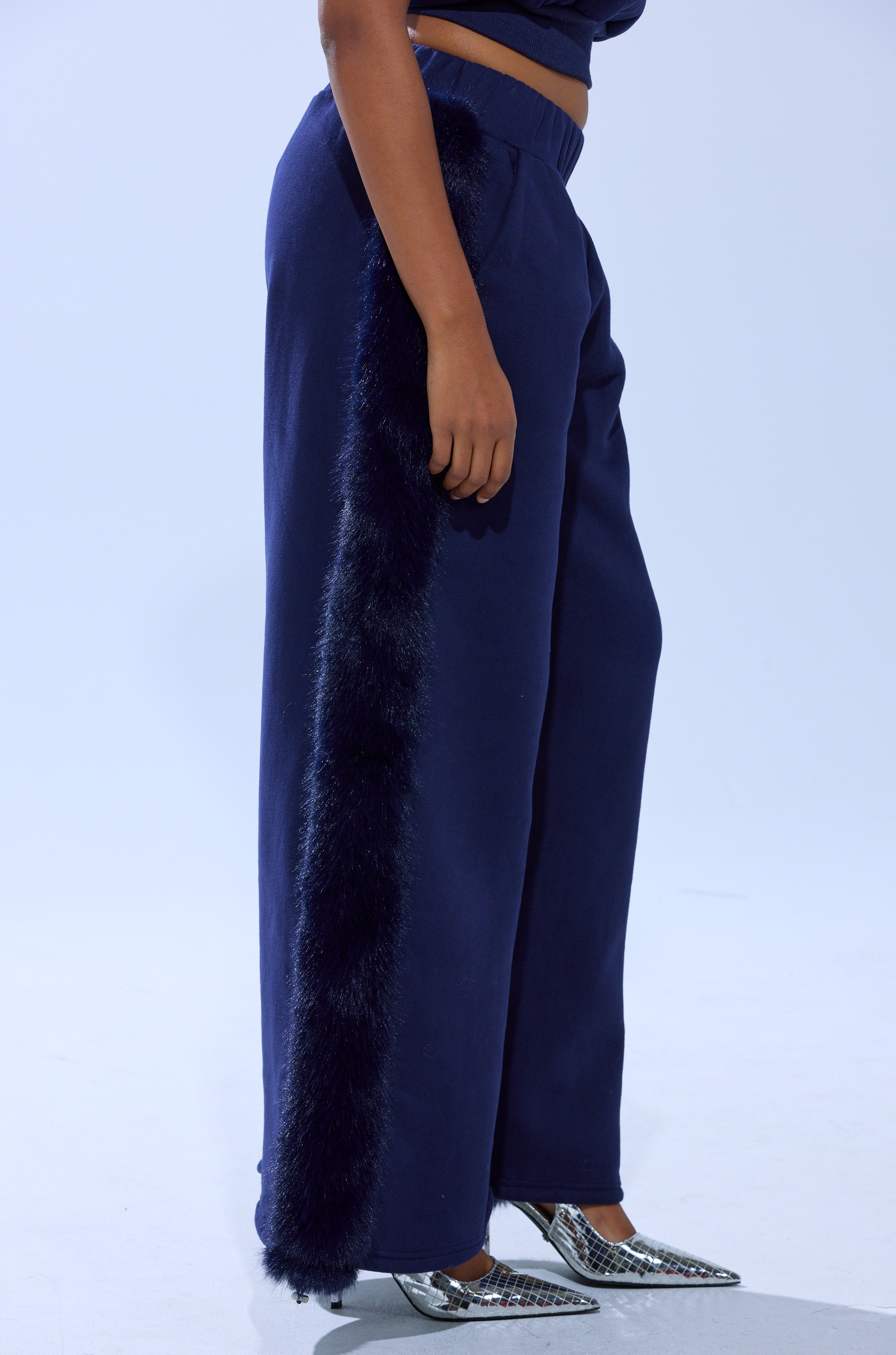 LUXE FUR JOGGER IN NAVY