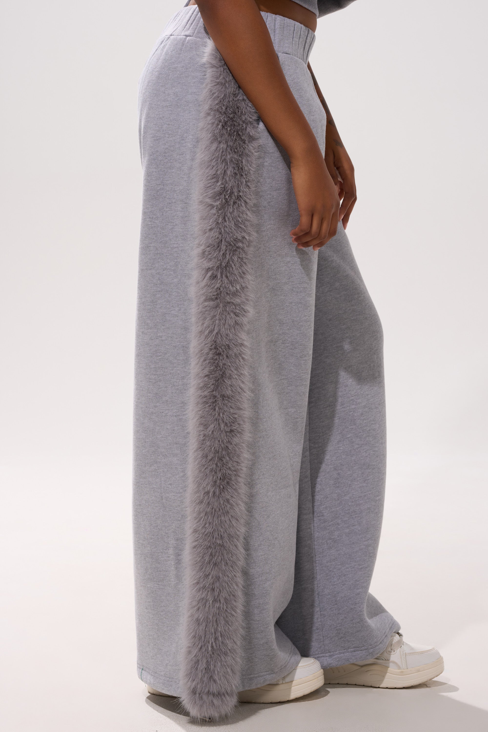 LUXE FUR JOGGER IN GREY
