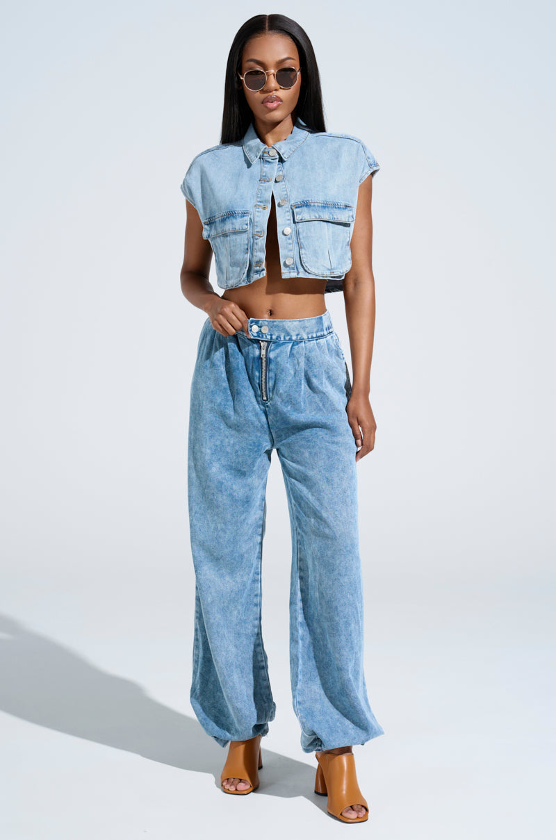 LEXI LIGHTWEIGHT BUTTON DOWN TOP