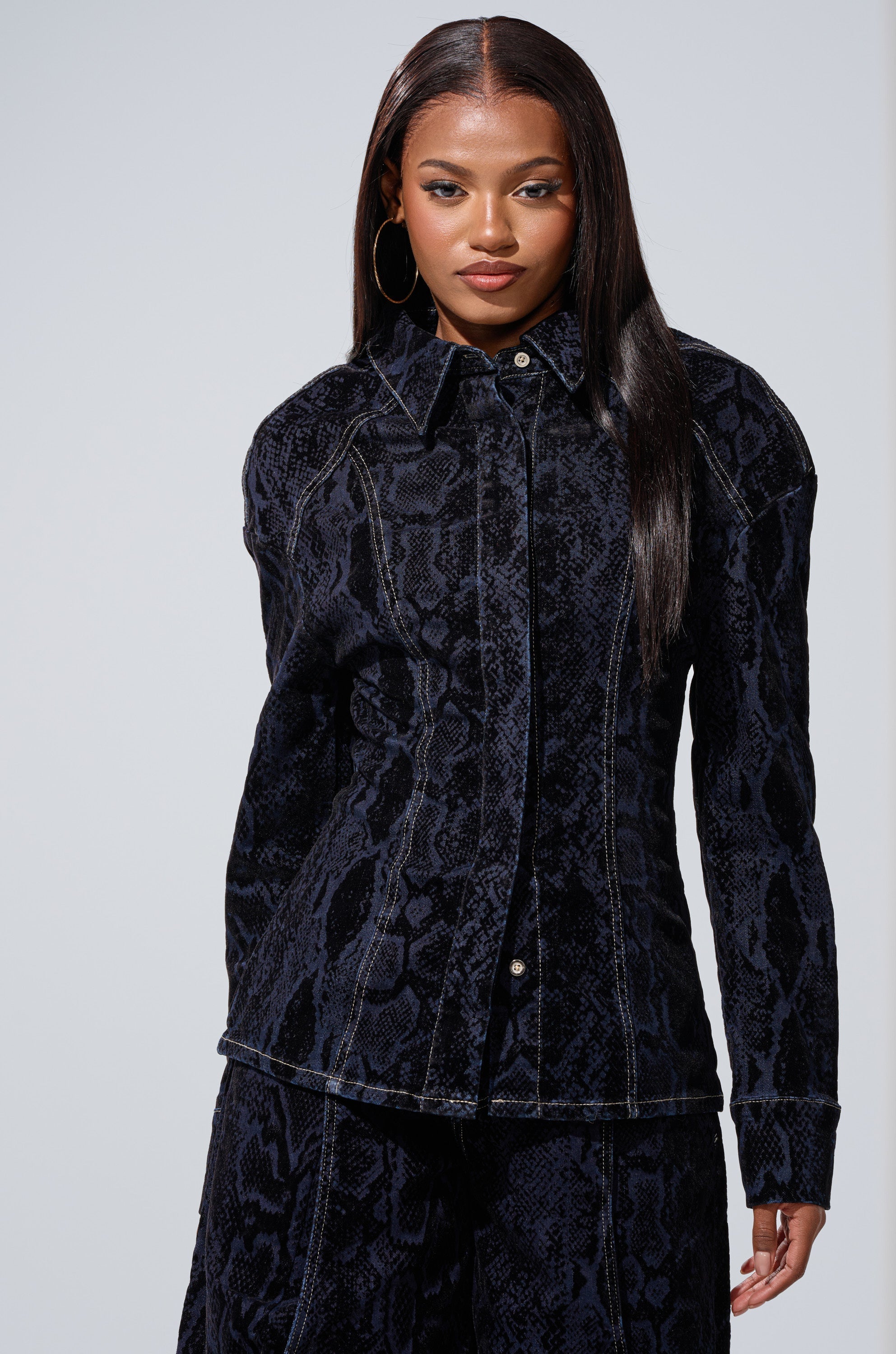 FEELS LIKE MONEY DENIM BUTTON DOWN