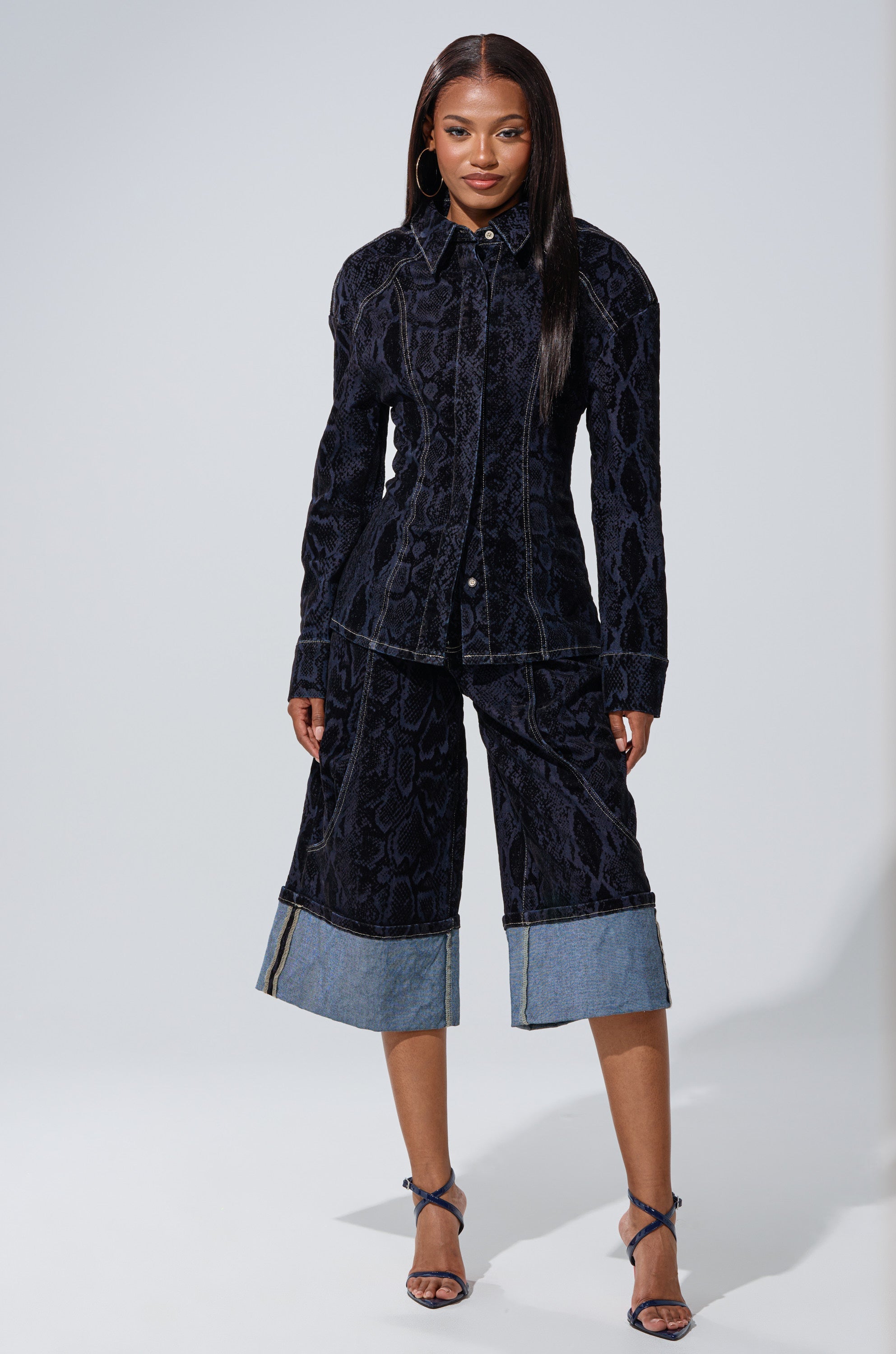 FEELS LIKE MONEY DENIM BUTTON DOWN