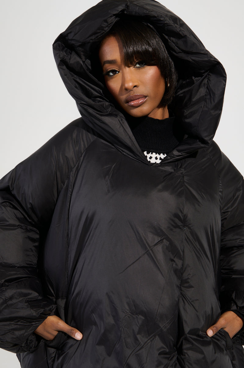 LEONE STATEMENT CIRCLE CROP PUFFER IN BLACK