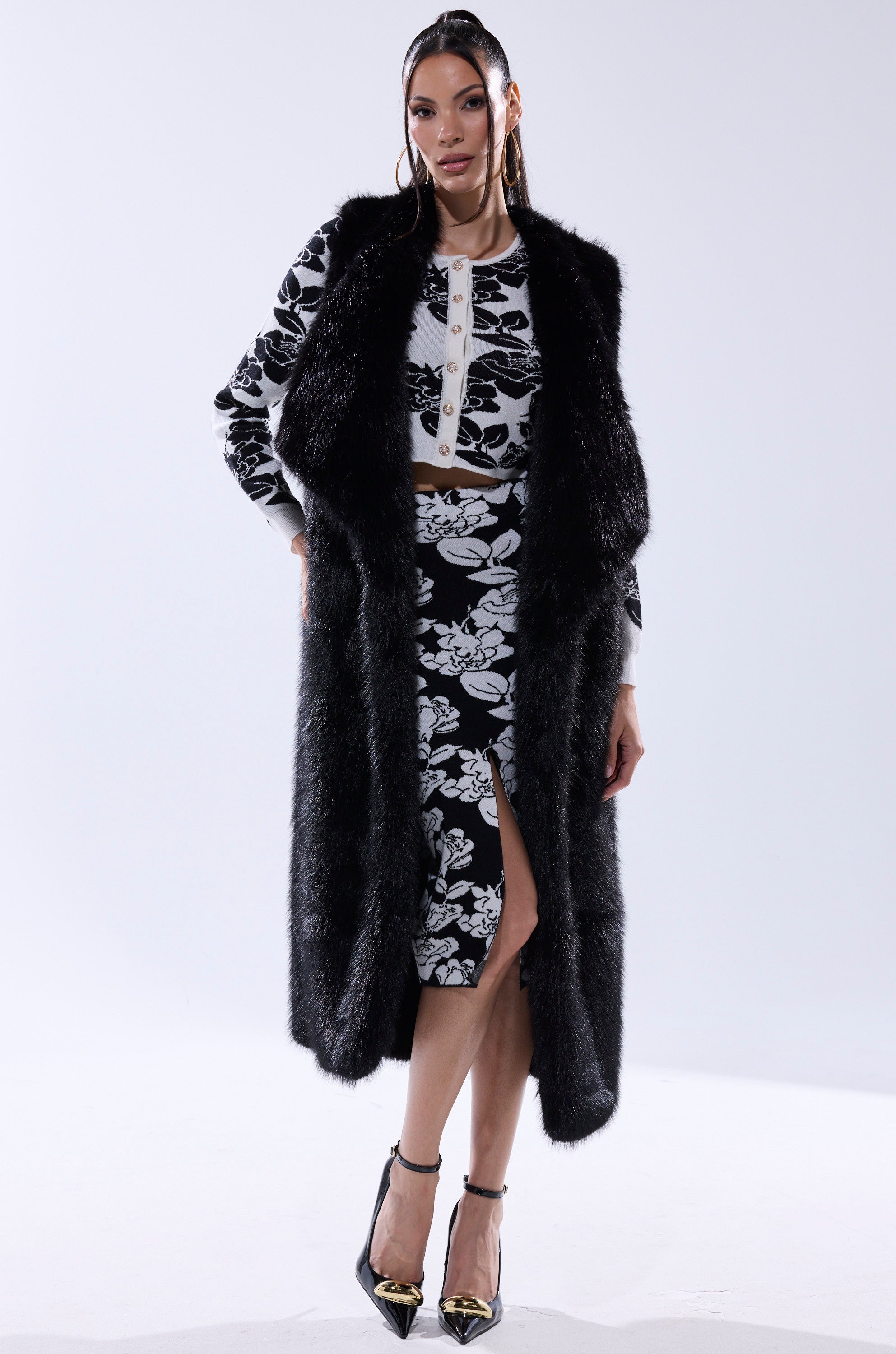 DOWNTIME FAUX FUR VEST IN BLACK