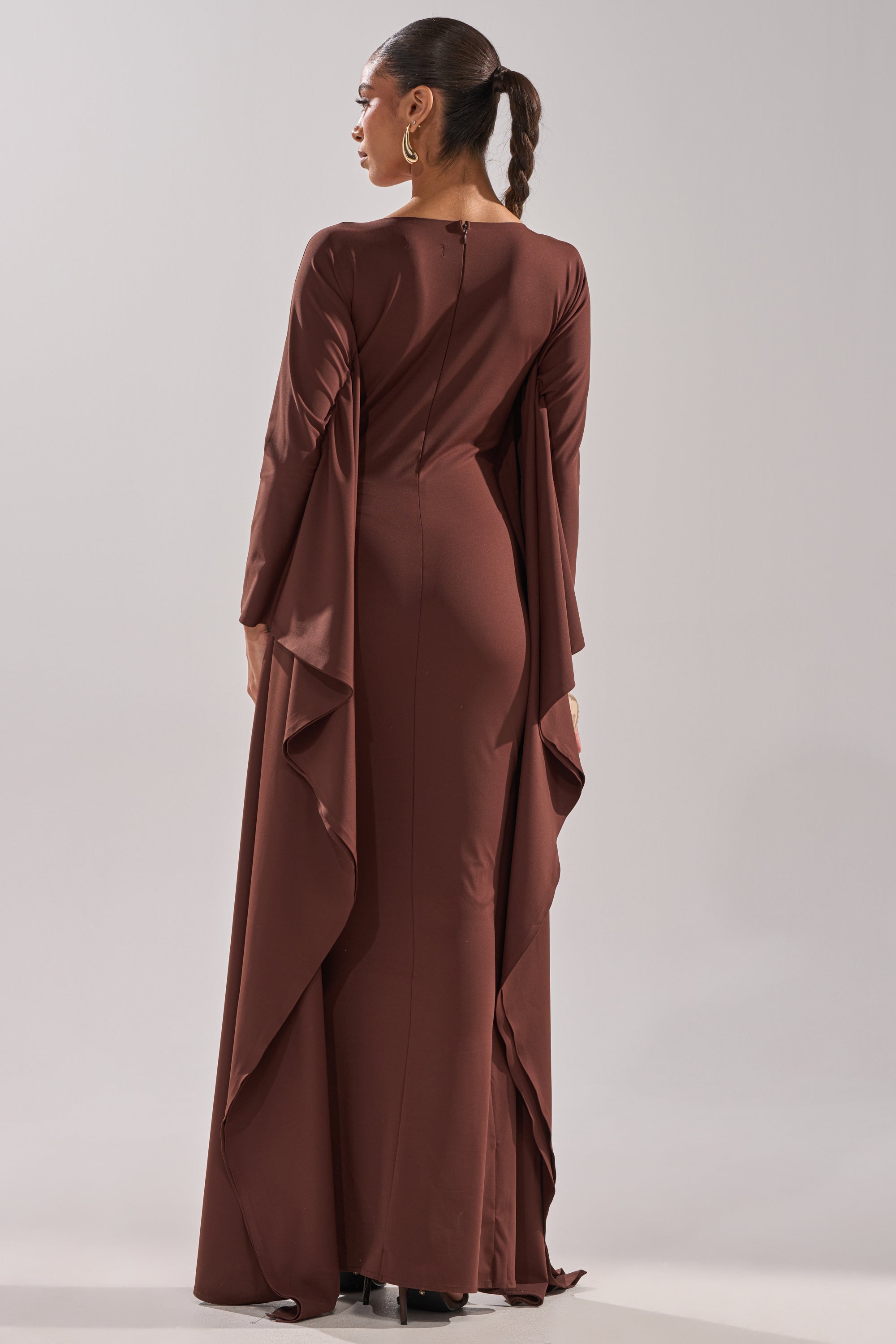 KYLIE MAXI DRESS WITH RUFFLE SLEEVES IN BROWN