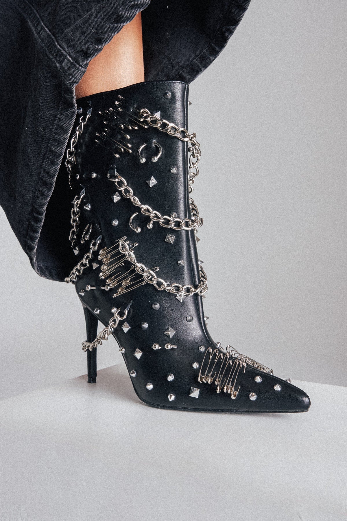 AZALEA WANG THRIGRUN BLACK SILVER HARDWARE STILETTO BOOTIE