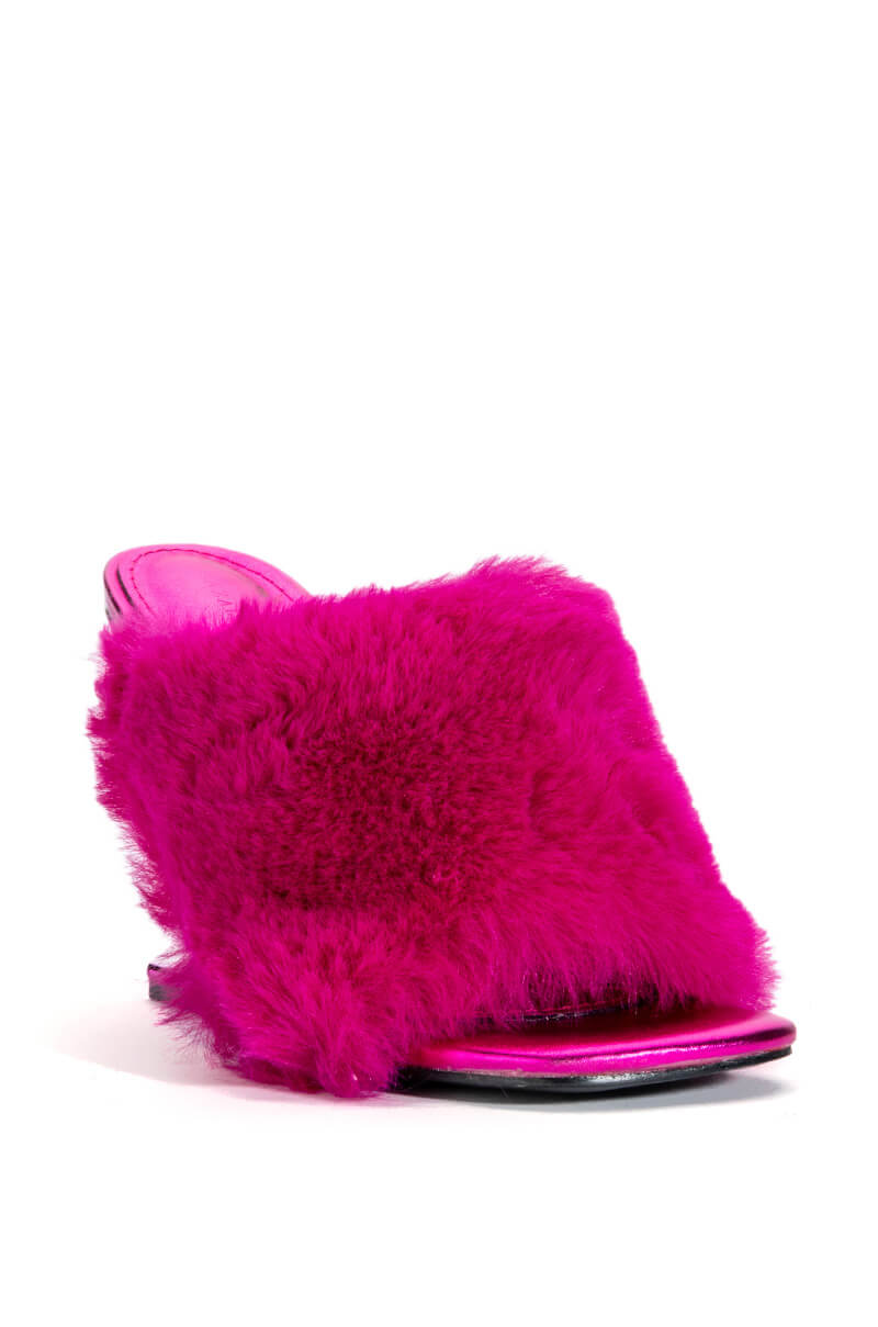 AZALEA WANG REMI FUR WEDGE SANDAL IN FUCHSIA