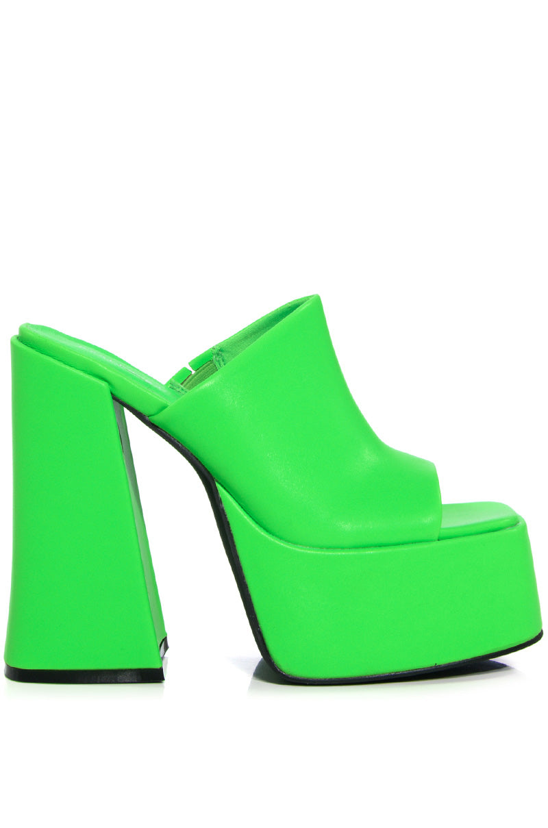 AZALEA WANG SHEBA CHUNKY MULE IN GREEN