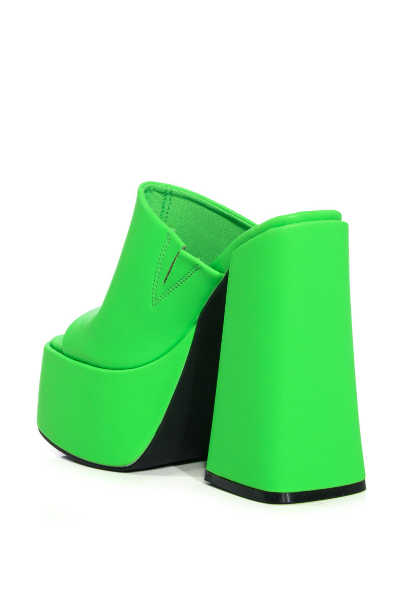 AZALEA WANG SHEBA CHUNKY MULE IN GREEN
