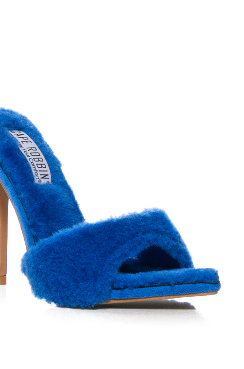 BMOVE FUZZY POINTED SANDAL IN BLUE