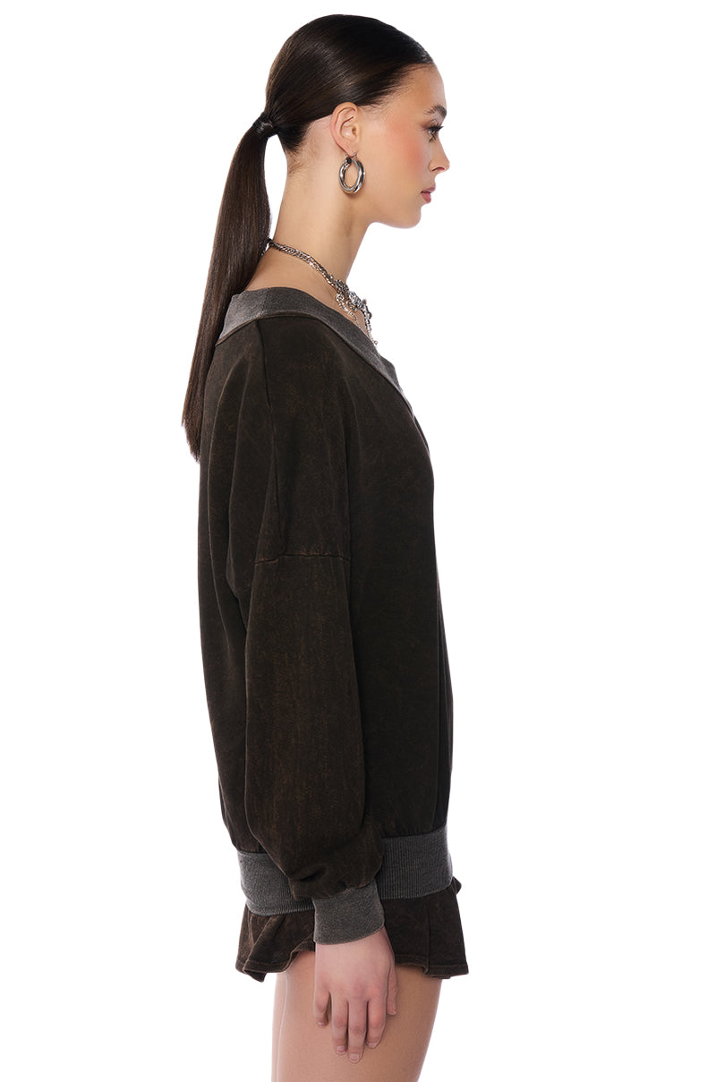 KAYLANI V NECK SWEATSHIRT IN CHARCOAL GREY