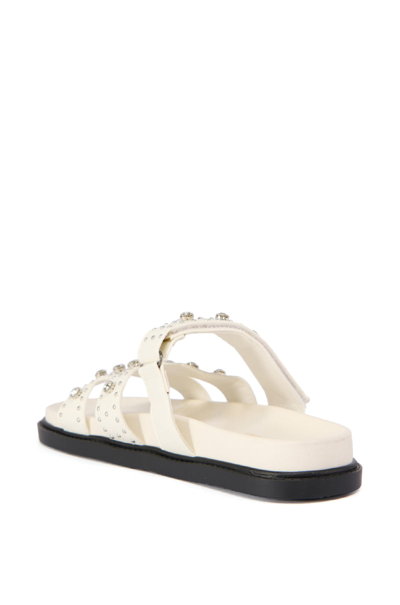 LEISURE EMBELLISHED FLAT SANDAL IN WHITE