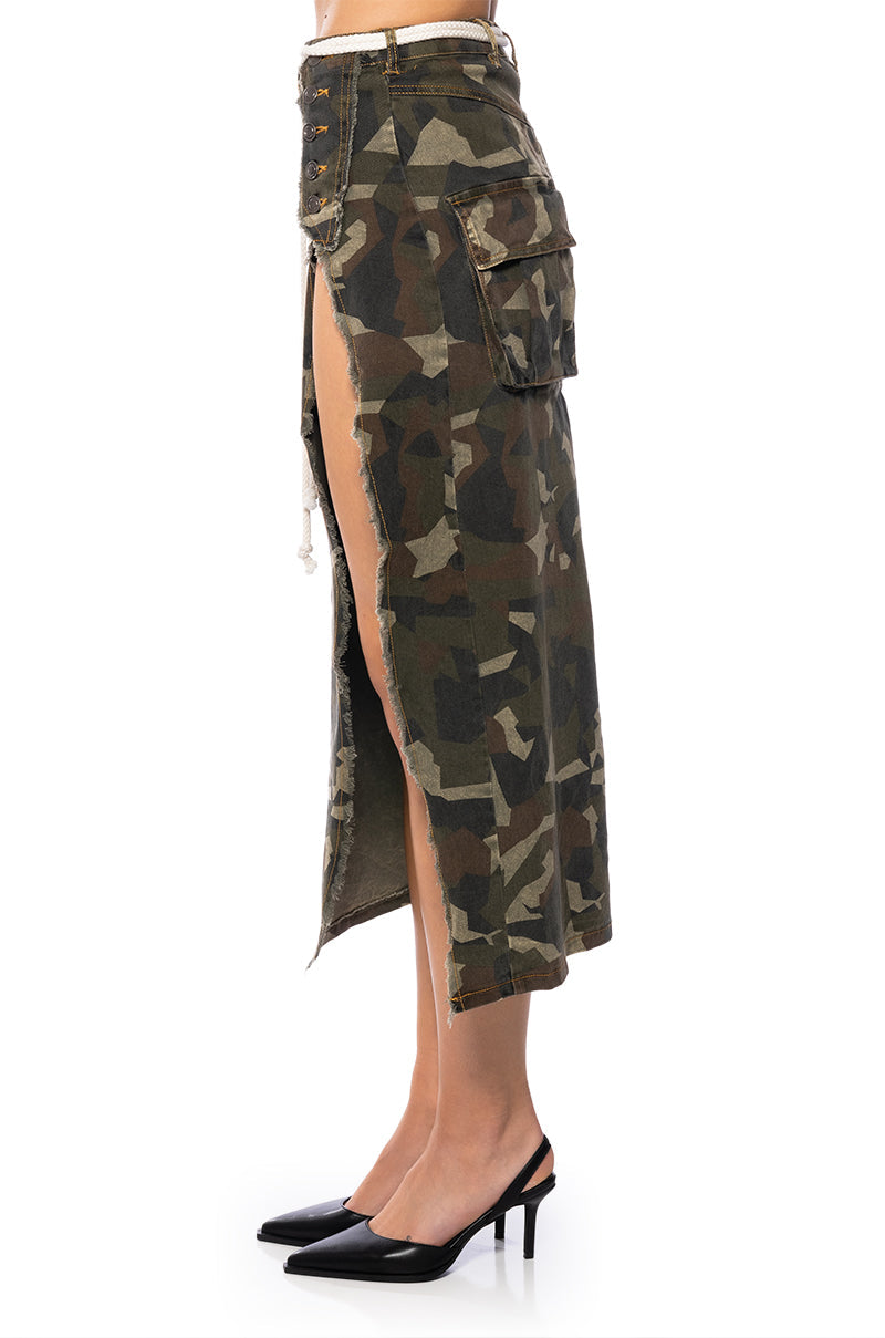 LOOKING UP CAMO MIDI SKIRT