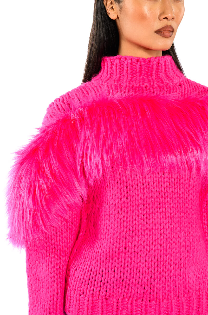 LYLA FAUX FUR DETAIL COZY SWEATER