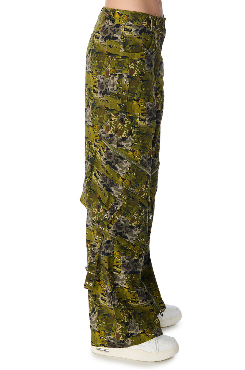 OUT OF SIGHT CARGO CAMO WIDE LEG PANT