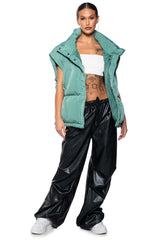 OVERSIZED NYLON PUFFER VEST IN GREEN