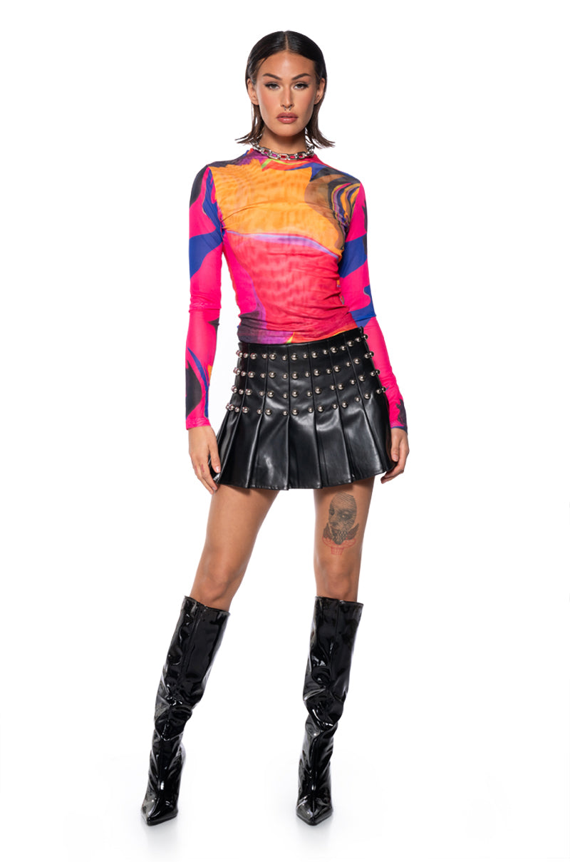PROFILES ABSTRACT MESH TOP