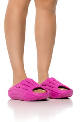 1136880 DRAGONFRUIT UGG SLIDE